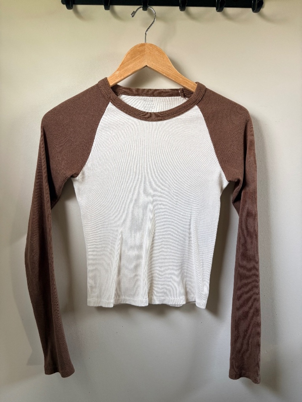 Brandy Melville Long Sleeve Baseball Tee Brown Cream S